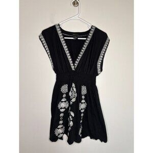 BCBGMAXAZRIA V-Neck Top Womens M Black Embroidered Flowy Cinched Floral